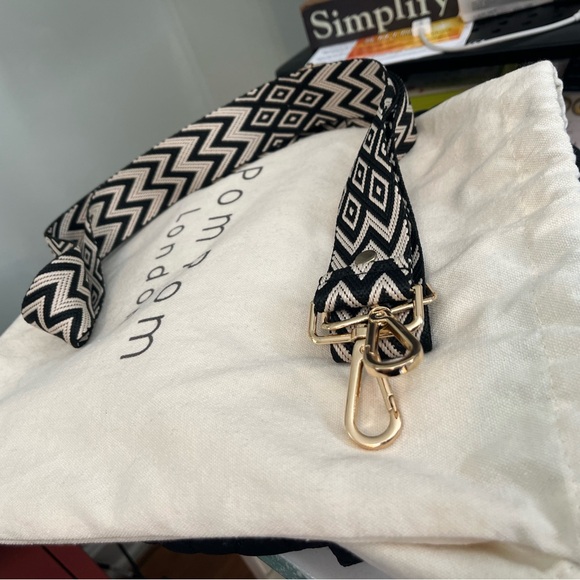 Pom-pom London City  Plus black bag with two straps - Picture 7 of 7